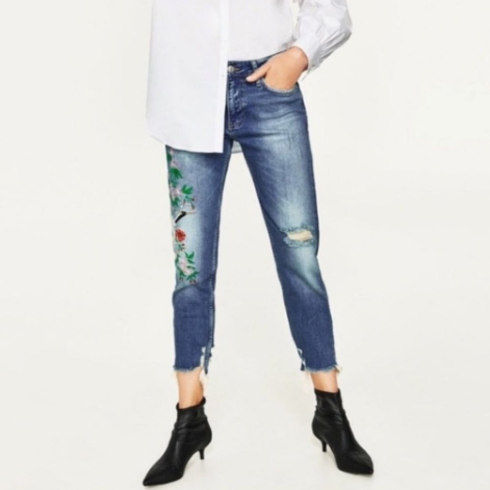Zara cropped jeans with embroidery size S